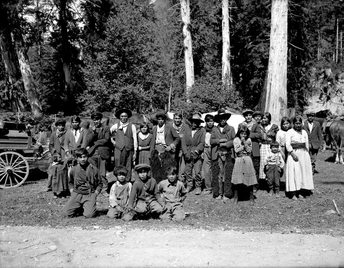 Ulkatcho families gathered together, early 1900s